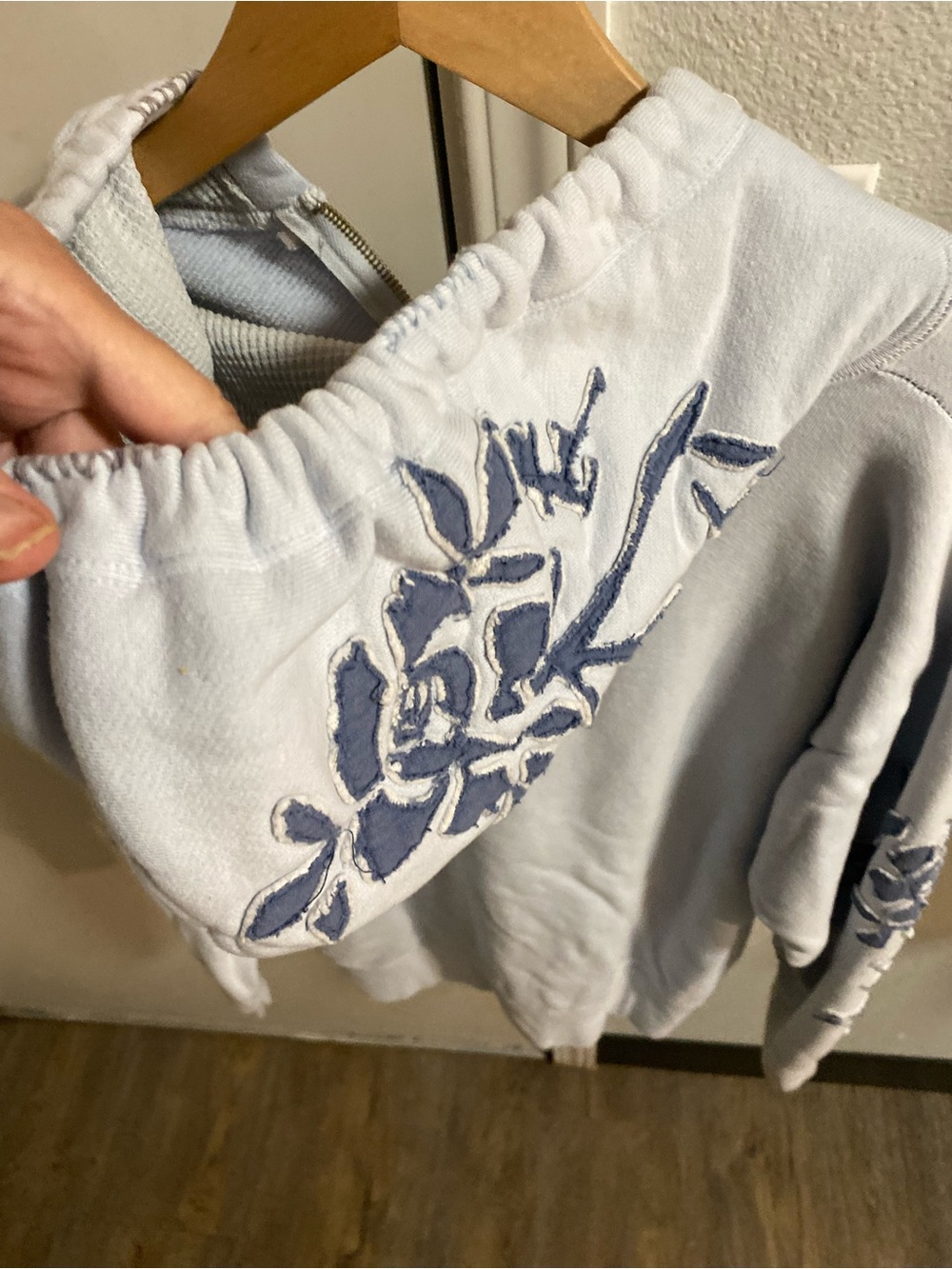 The Great China wall i zip up 
sweatshirt RARE baby blue with beautiful accents - Picture 8 of 9